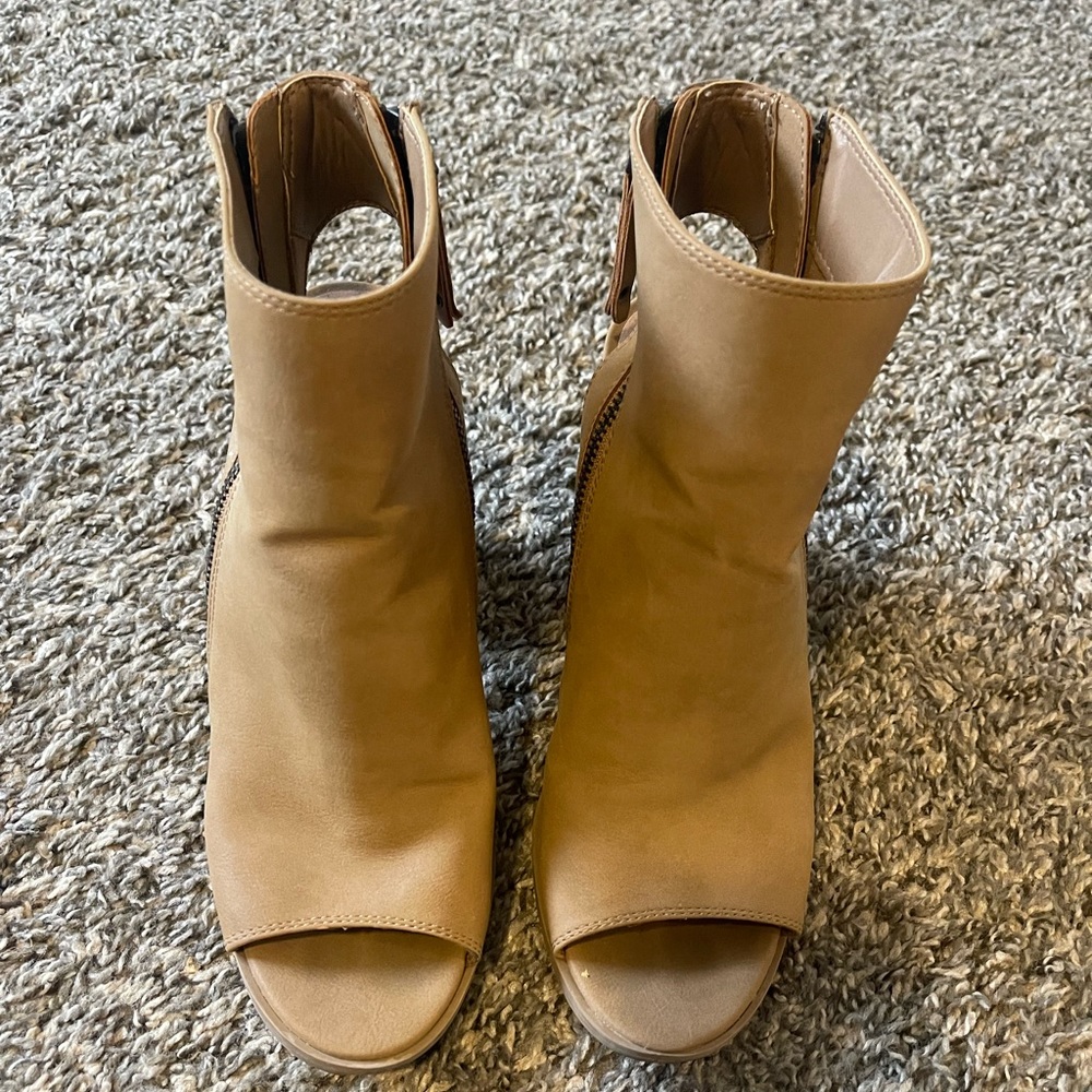 Dolce Vita heels. Size 9